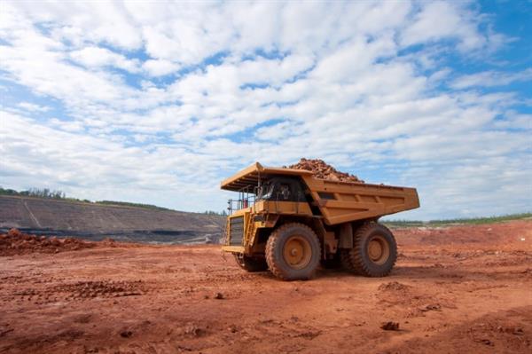 China factory, building boom sends iron ore price to 6-year high