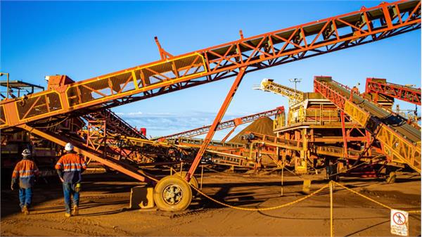 Australia export revenue to tumble as iron ore, coal prices drop